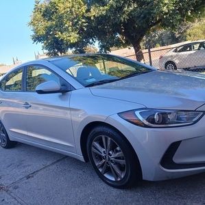 Meet your Posher, Moises